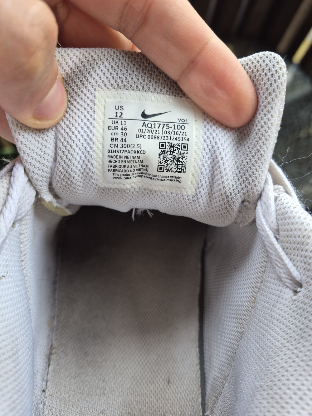 Nike Men's White Low-Top Sneakers - Picture 2 of 6